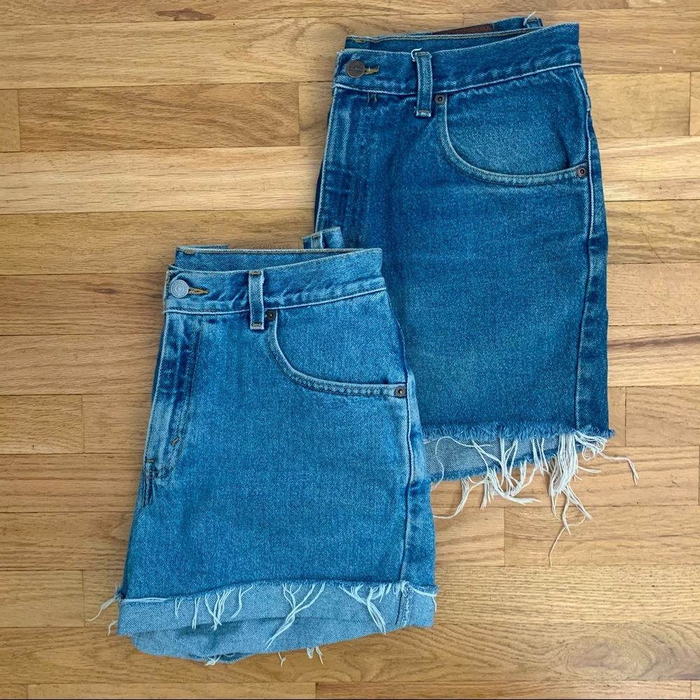 2 pairs of high waist denim shorts Levi